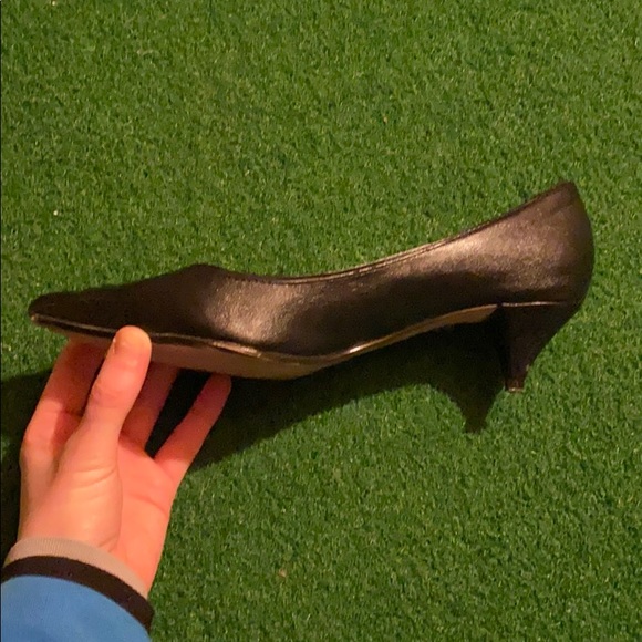 Le Chateau Kitten Heels - Picture 8 of 8